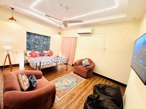 The Family Courtyard, 4 BR Boutique Villa and Guest House