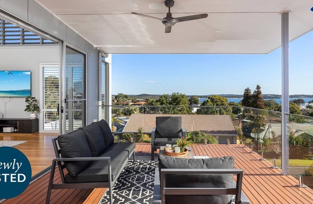 The Family Tide – large family home, entertaining deck with views, swimming pool, air conditioning