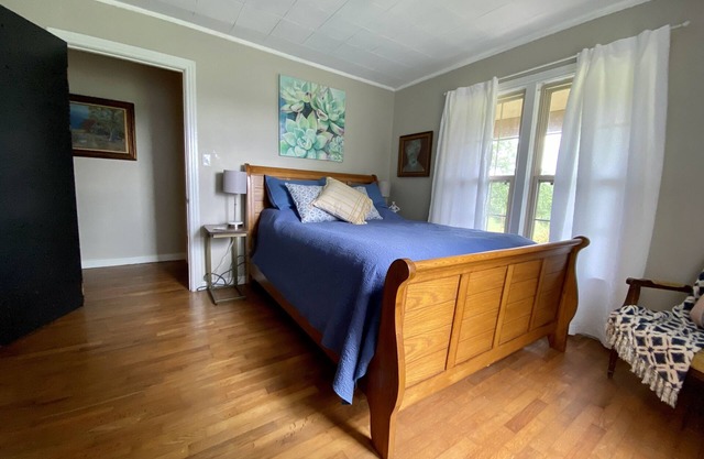 The Farm Cottage--close to two state parks