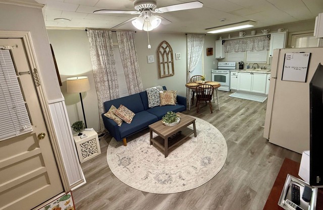 The Farm Cottage ~ A charming 2-bedroom farmhouse nestled in TN landscape
