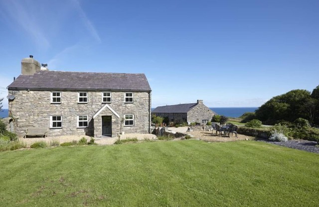 The Farmhouse - une péninsule de Llyn pouvant accueillir 7 personnes dans 4 chambres