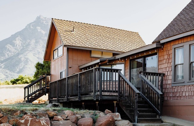 The Farmhouse at Mt. Dennison - Entire home in Balch Park near Sequoia Forrest