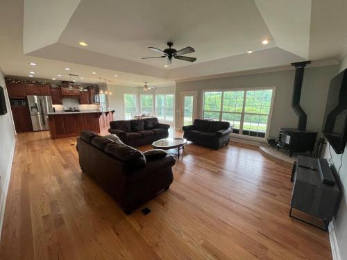 The Farmhouse at Stonebrook Hollow
