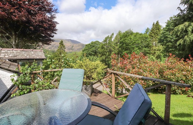THE FARMHOUSE, family friendly, with open fire in Coniston