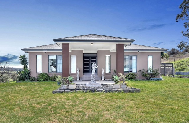 The Farmstay at Narre Warren - Well-furnished farm stay home