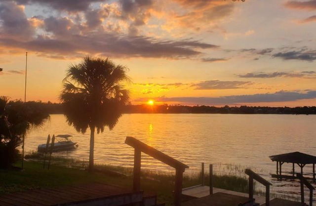 The Fifth Promise - A Cozy Lakehouse Retreat
