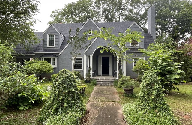 The Fig Tree Garden House. Casual elegance in a park like setting