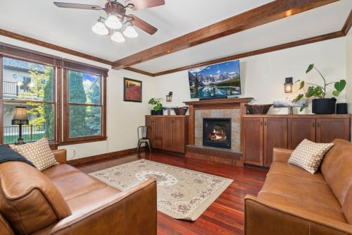 The Fireside Retreat - 6 BD, Sauna, Home Theater