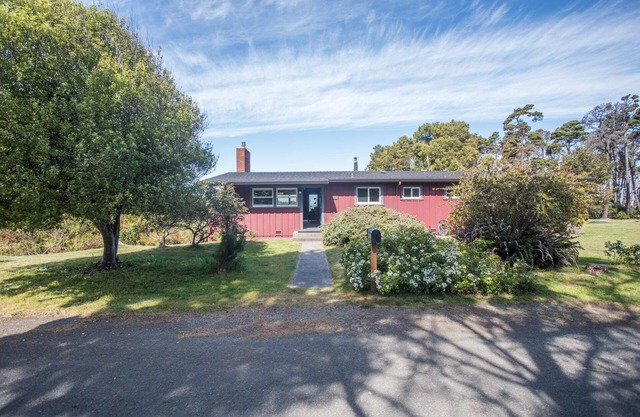 The Fish House - Midcentury Modern - À pied de la plage