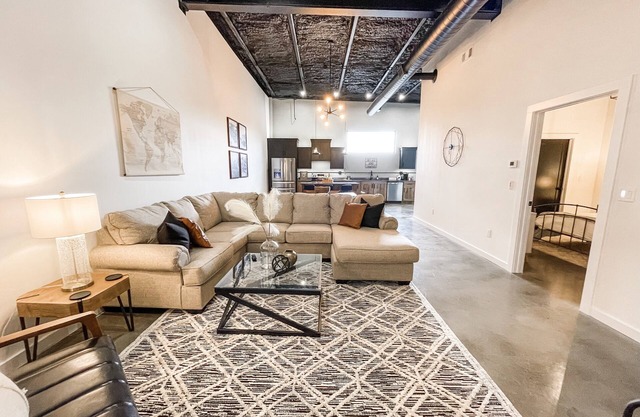 The Flats - Industrial modern loft within walking distance to downtown!