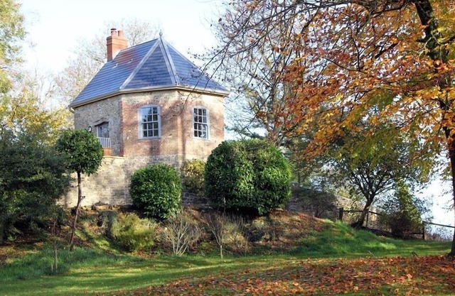La folie à Castlebridge, MERE
