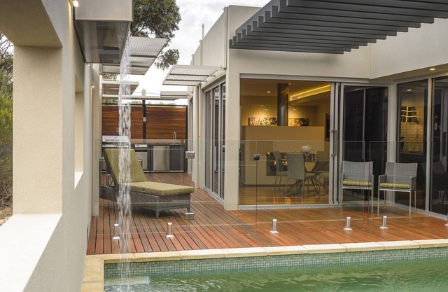 The Frames 'Pastiche' Luxury Retreat avec vue sur la piscine privée de River Murray, Spa