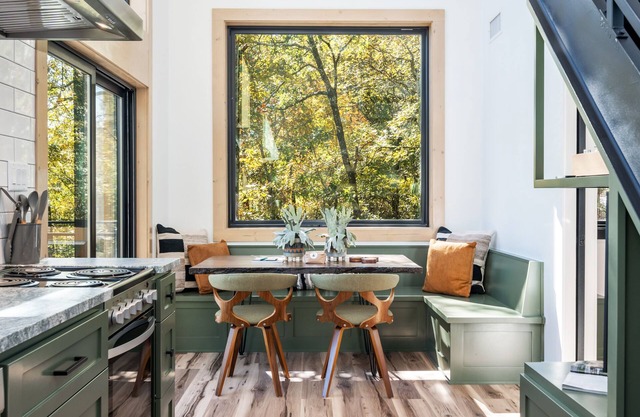 The Grasshopper Treehouse, Hot Tub, Sleeps 6