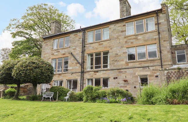 THE GARDEN APARTMENT, pet friendly, with a garden in Aislaby