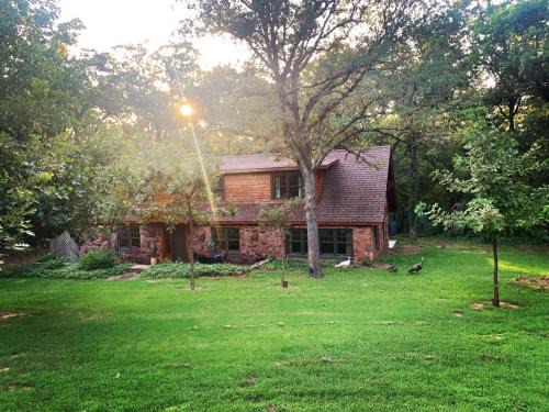 The Gate House- Autumn Retreat In Edmond, Ok