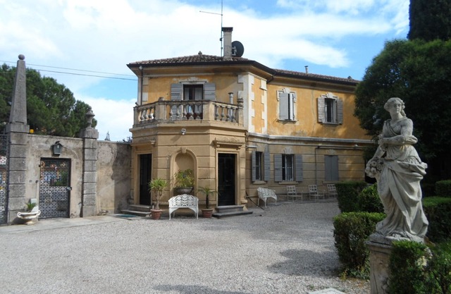 Le Gate Lodge est une villa de 180 m² avec parc