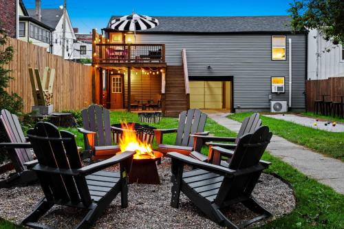 The Gatsby Carriage House Luxe Stay w Game Room