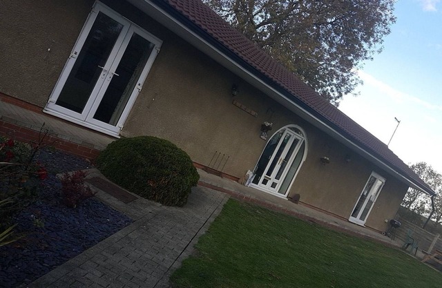 The Pigsty @ Sunnyside. Dog friendly cosy cottage with secure garden