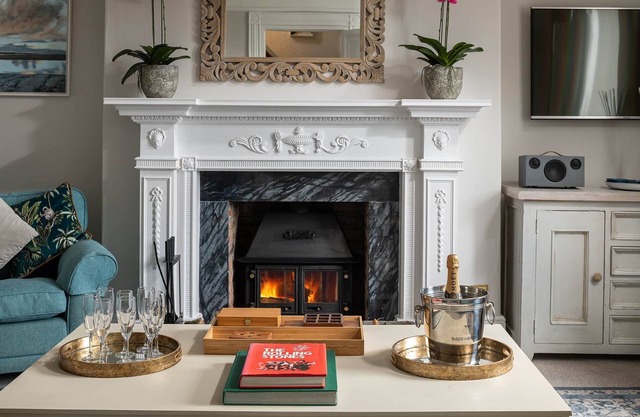 The Georgian House - sleeps 9 guests in 5 bedrooms