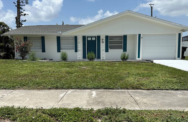 The Getaway House! 10-15 Minutes away from the beach and downtown Fort Myers.