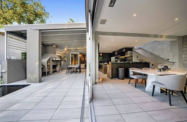 ⭐The Gibraltar House by Homello | Hot Tub, 2x Living Rooms & City⭐ Views | 380m²