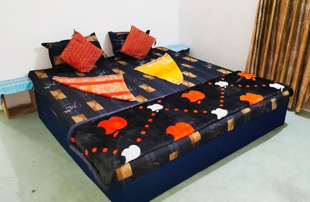 The Golden Arc Cottage - One King Bed Non-AC Bed Room with private kitchen - kitchen uses 200 per night
