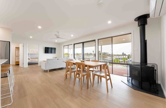 The Gooldives- pet friendly, fireplace, fire pit