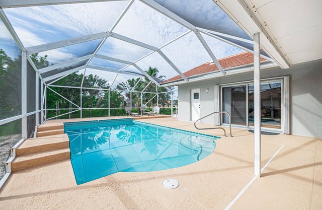 The Gordon Camelot|4bedrooms | 3 bathrooms| Pool House