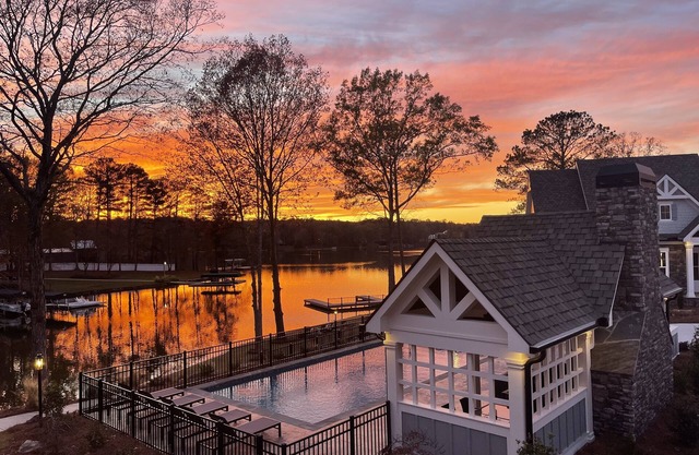 The Gorgeous Starboard Cottage at Cottage Cove at Lake Oconee!
