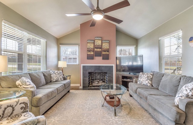 THE GRACEMONT HOME. 15% Discount- Welcome to Tulsa’s Premier Accommodations!