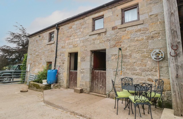 THE GRANARY, pet friendly, character holiday cottage in Rothbury