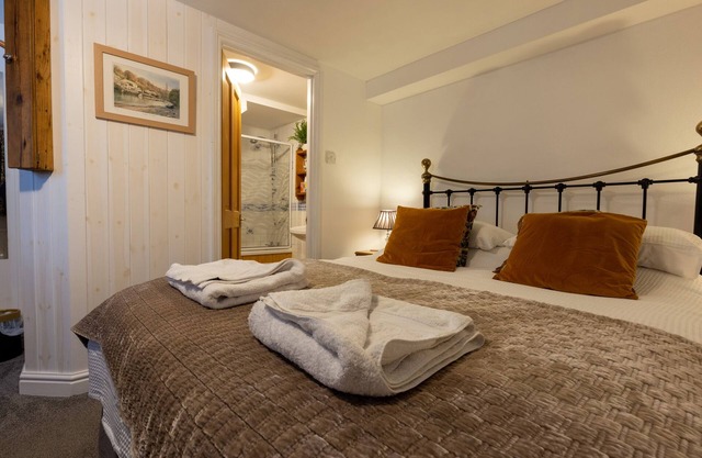 THE GRANARY, pet friendly, character holiday cottage in Summercourt