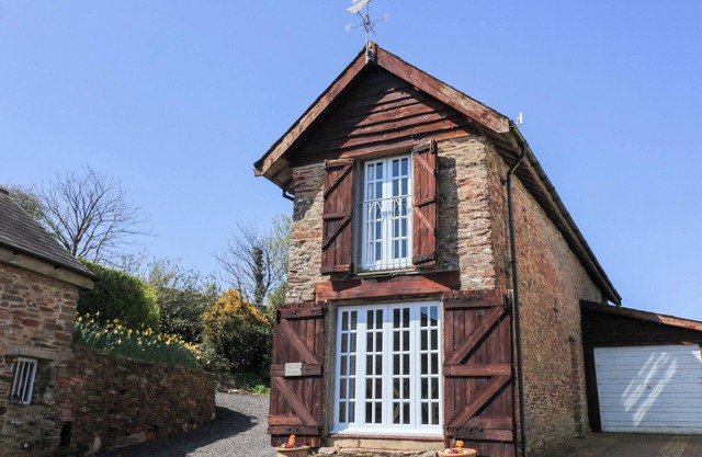 THE GRANARY, romantic, character holiday cottage in Blackawton