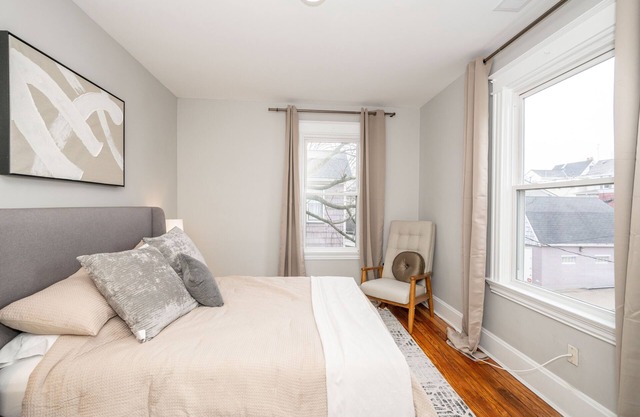 The Grand Elm House – Updated 4 BDR Just Minutes from Downtown!