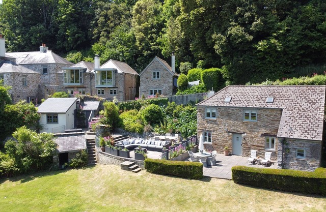 The Grange - 5 cottages that sleeps 23 guests in 12 bedrooms