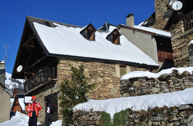 La Grangerie; Chalet Familial Dans La Station De Ski De Bourg D'oueil.