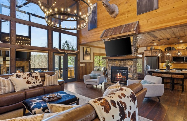 Make Memories with up to 14 of your favorite people in this 4 bedroom lux cabin!