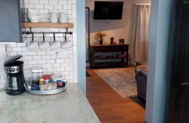 THE GUEST HOUSE with hot tub
