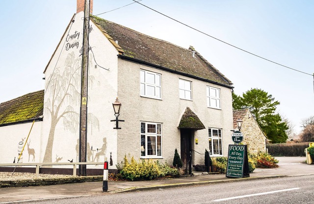 The Half Moon Inn and Country Lodge