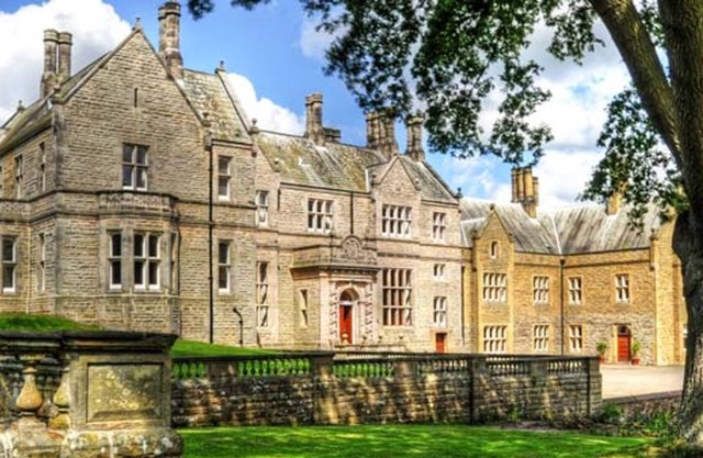 THE HALL, family friendly, character holiday cottage in Belford