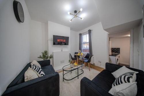 The Hampden House - Sleeps 7