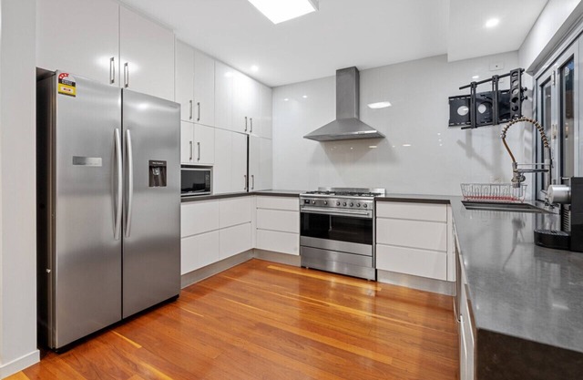 The Hampton Retreat - 6BR 16 Guest Pet Friendly House