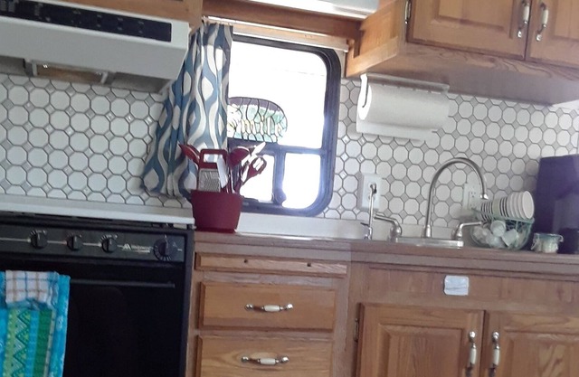 Le Happy Camper avec un cadre champêtre et des vues sur la montagne
