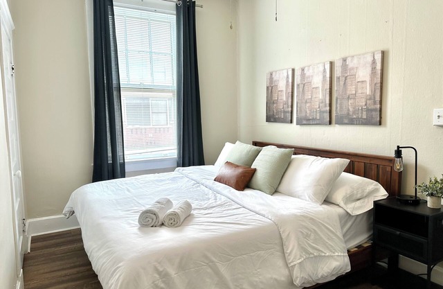 The Harrison C - 1BR/1BA APT steps from Riverfront
