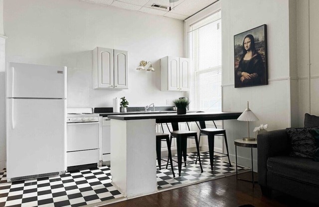 The Harrison E - 1BR-1BA Apt