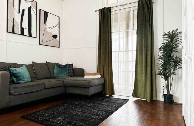 The Harrison H / 1BR/1BA Downtown Apt
