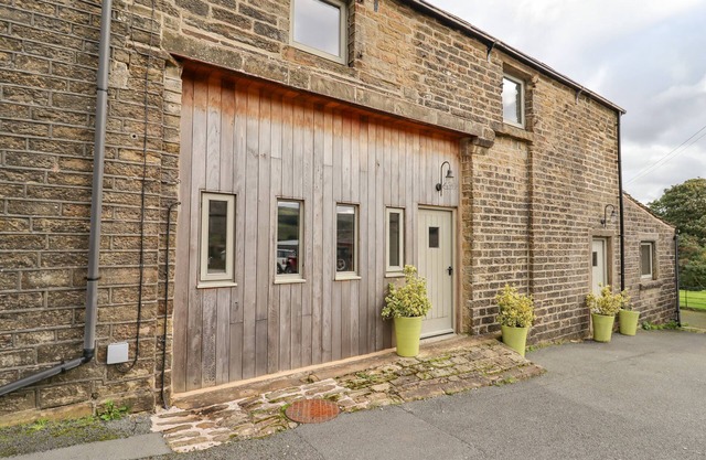 THE HAYLOFT, romantic in Holme, Yorkshire