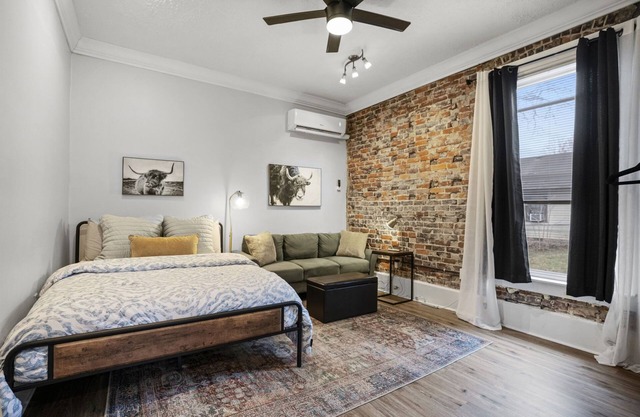 The Headley House #6 - Beautiful, Spacious Downtown Studio #15067971-2