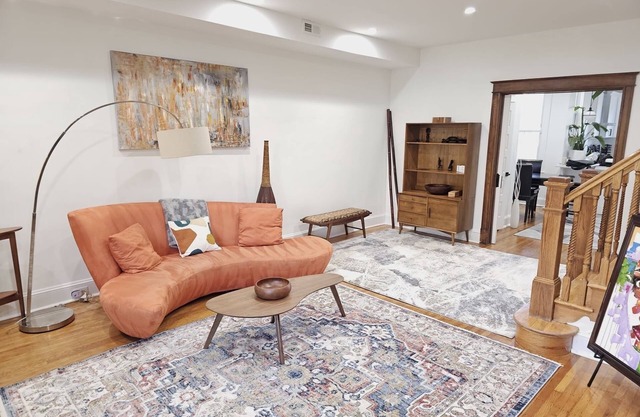 The Hearth! On site parking! Minutes to restaurants, groceries and nightlife.