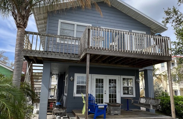 The Hemingway-Key West Style Cottage... Million Dollar Waterfront.dock..beach